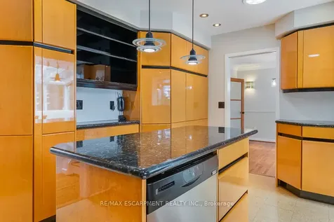 1443 Birchwood Drive Mississauga ON L5J 1T3
