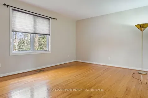 1443 Birchwood Drive Mississauga ON L5J 1T3