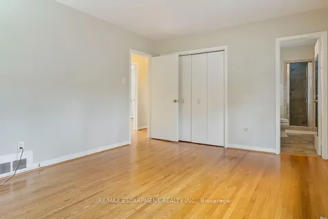 1443 Birchwood Drive Mississauga ON L5J 1T3