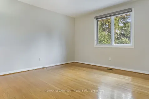 1443 Birchwood Drive Mississauga ON L5J 1T3