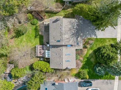 1443 Birchwood Drive Mississauga ON L5J 1T3
