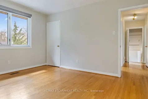 1443 Birchwood Drive Mississauga ON L5J 1T3