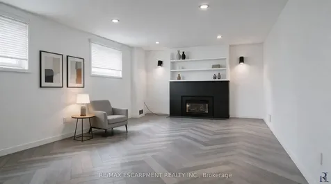 1443 Birchwood Drive Mississauga ON L5J 1T3