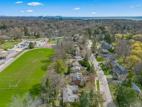 1443 Birchwood Drive Mississauga ON L5J 1T3