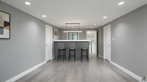 1443 Birchwood Drive Mississauga ON L5J 1T3