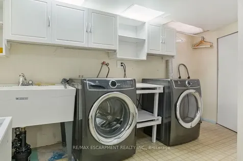 1443 Birchwood Drive Mississauga ON L5J 1T3