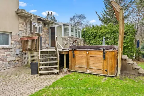 1443 Birchwood Drive Mississauga ON L5J 1T3