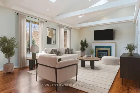1443 Birchwood Drive Mississauga ON L5J 1T3