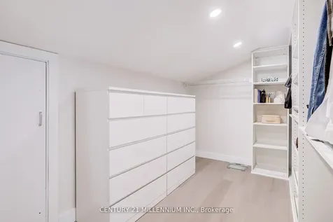 1000 Cedarglen Gate Mississauga ON L5C 3Z5