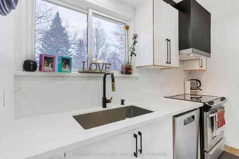 292 Woodward Avenue Milton ON L9T 1V2