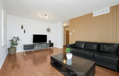 1360 Rathburn Road E Mississauga ON L4W 4H4