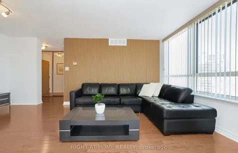 1360 Rathburn Road E Mississauga ON L4W 4H4