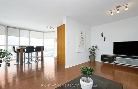 1360 Rathburn Road E Mississauga ON L4W 4H4