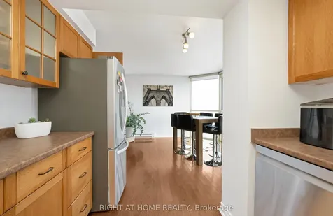 1360 Rathburn Road E Mississauga ON L4W 4H4