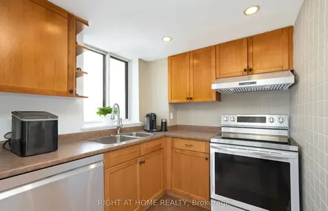 1360 Rathburn Road E Mississauga ON L4W 4H4