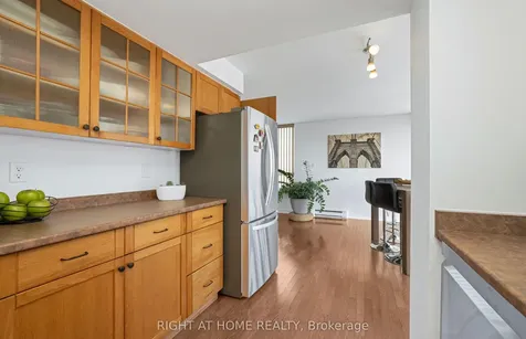 1360 Rathburn Road E Mississauga ON L4W 4H4