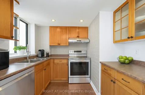1360 Rathburn Road E Mississauga ON L4W 4H4