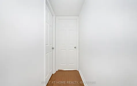 1360 Rathburn Road E Mississauga ON L4W 4H4