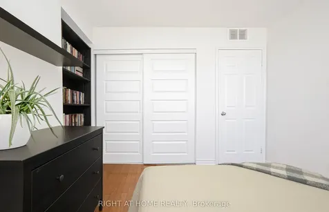 1360 Rathburn Road E Mississauga ON L4W 4H4