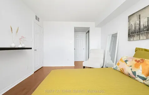 1360 Rathburn Road E Mississauga ON L4W 4H4