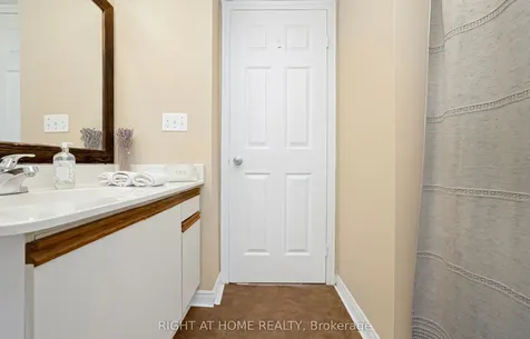 1360 Rathburn Road E Mississauga ON L4W 4H4