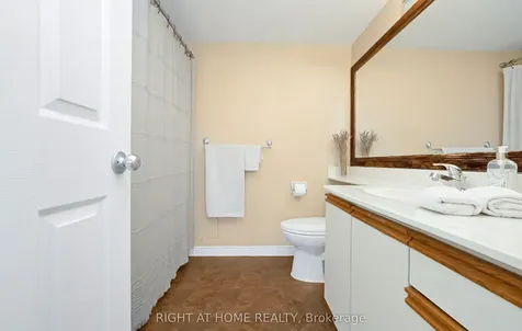 1360 Rathburn Road E Mississauga ON L4W 4H4