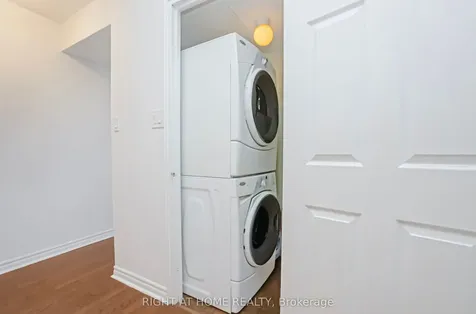 1360 Rathburn Road E Mississauga ON L4W 4H4