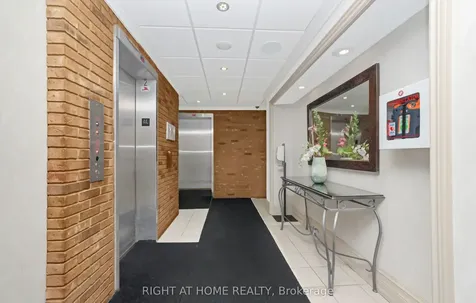 1360 Rathburn Road E Mississauga ON L4W 4H4