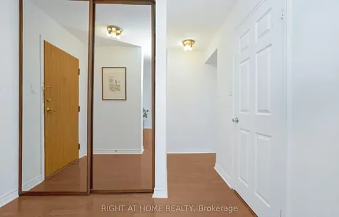 1360 Rathburn Road E Mississauga ON L4W 4H4