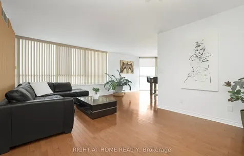 1360 Rathburn Road E Mississauga ON L4W 4H4