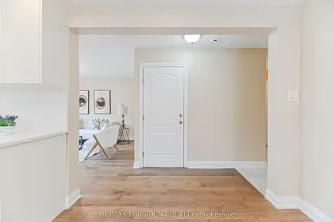4 Lawnview Court Brampton ON L7G 1T4