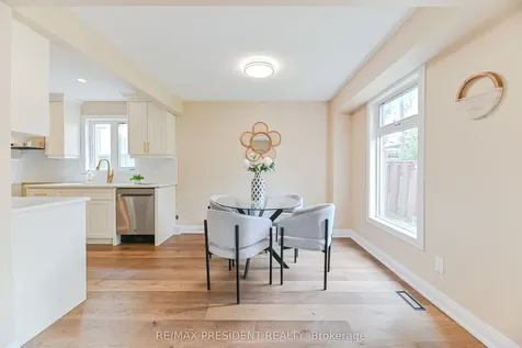 4 Lawnview Court Brampton ON L7G 1T4