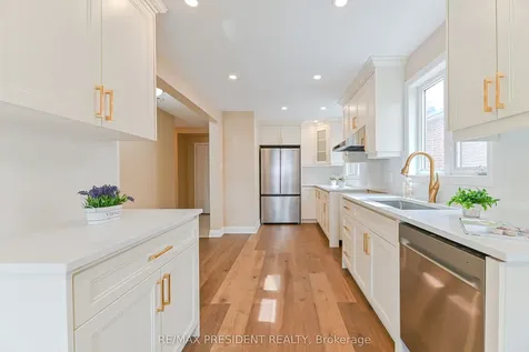 4 Lawnview Court Brampton ON L7G 1T4