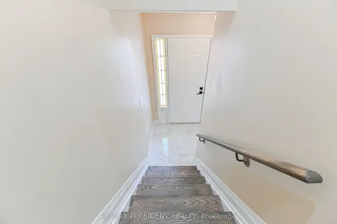 4 Lawnview Court Brampton ON L7G 1T4