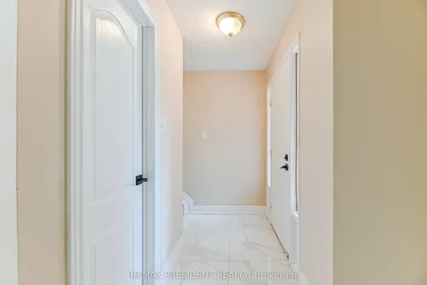 4 Lawnview Court Brampton ON L7G 1T4