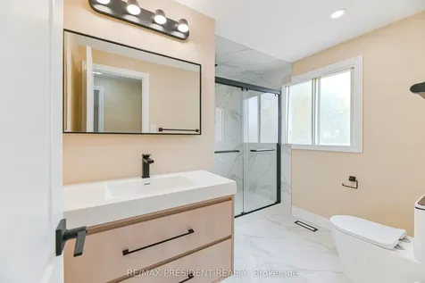 4 Lawnview Court Brampton ON L7G 1T4