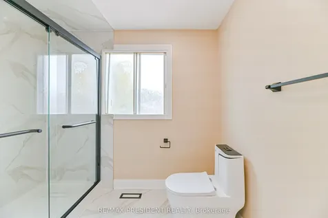 4 Lawnview Court Brampton ON L7G 1T4