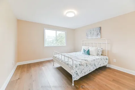 4 Lawnview Court Brampton ON L7G 1T4