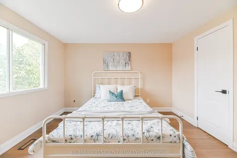 4 Lawnview Court Brampton ON L7G 1T4