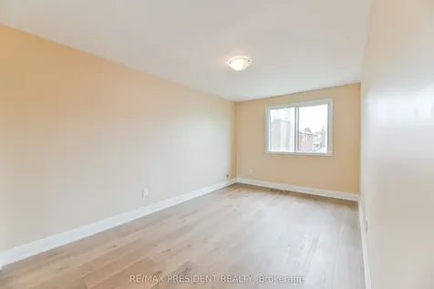 4 Lawnview Court Brampton ON L7G 1T4