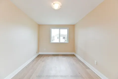 4 Lawnview Court Brampton ON L7G 1T4