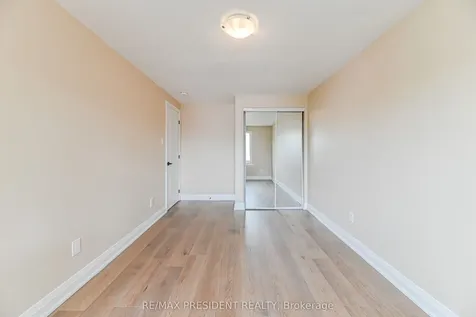 4 Lawnview Court Brampton ON L7G 1T4
