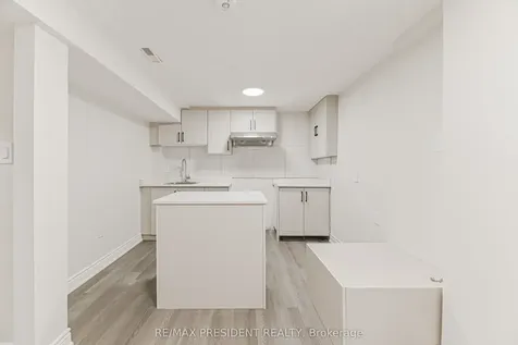 4 Lawnview Court Brampton ON L7G 1T4