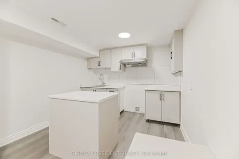 4 Lawnview Court Brampton ON L7G 1T4