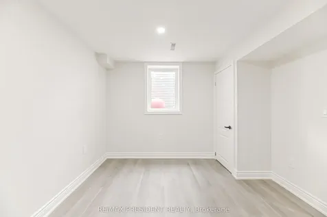 4 Lawnview Court Brampton ON L7G 1T4