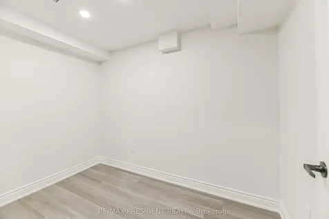 4 Lawnview Court Brampton ON L7G 1T4
