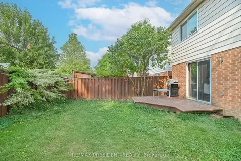 4 Lawnview Court Brampton ON L7G 1T4