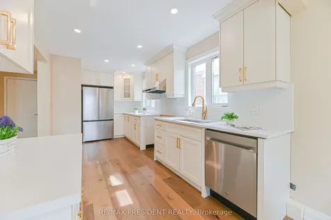 4 Lawnview Court Brampton ON L7G 1T4