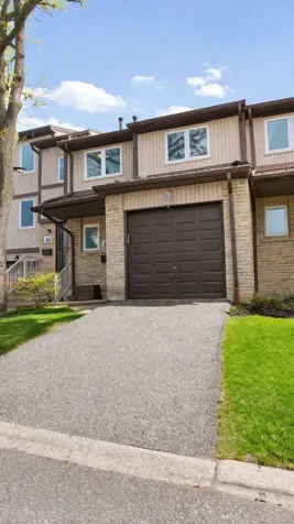 6449 Glen Erin Drive Mississauga ON L5N 2T2
