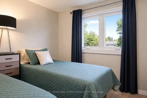 6449 Glen Erin Drive Mississauga ON L5N 2T2